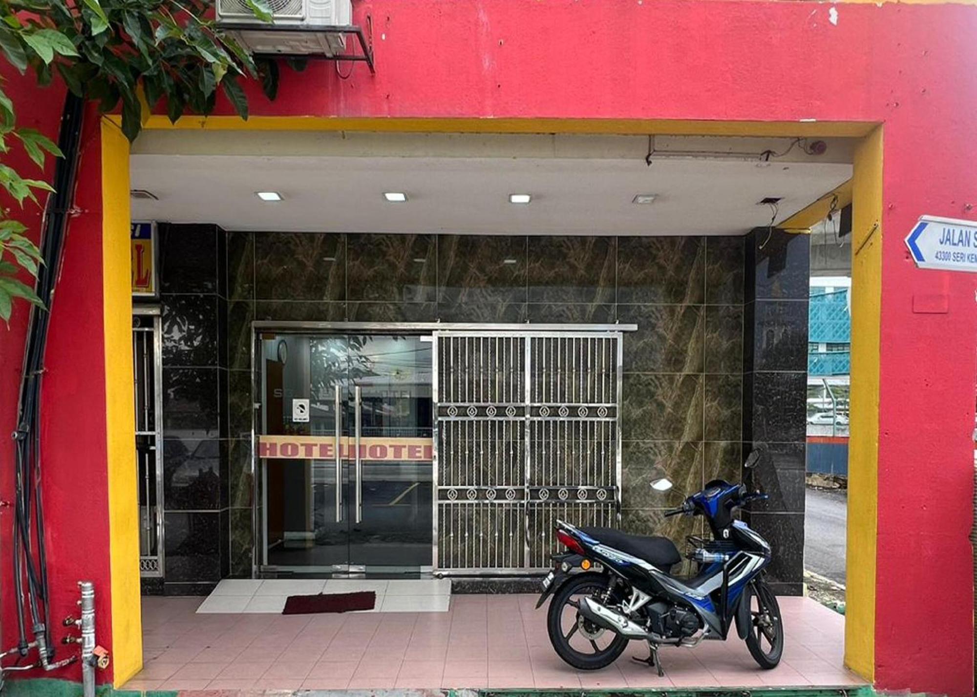 Ark Hotel Sungai Besi Seri Kembangan Exterior photo